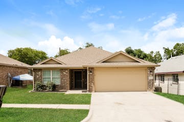 1037 E POWELL AVE FORT WORTH, TX 76104